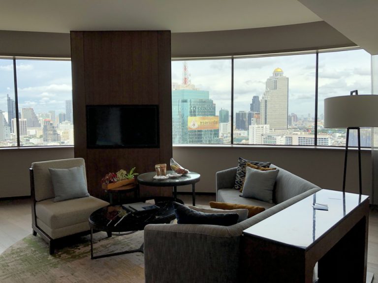 客室全体(窓際方向)