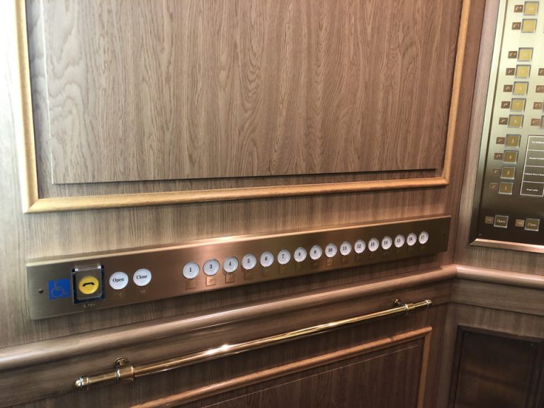 タワー館エレベーター