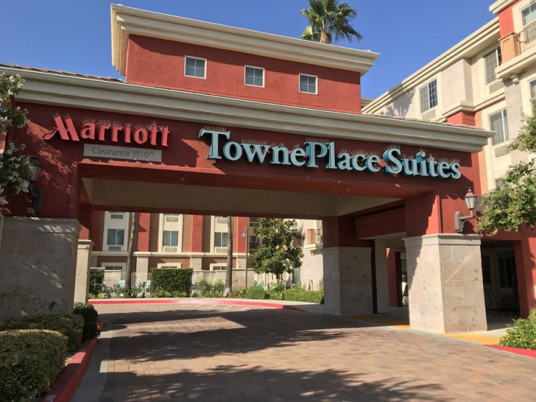 車の乗り付け場所