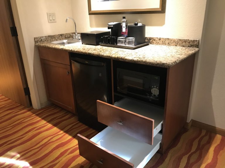 コーヒーステーション冷蔵庫電子レンジ収納スペースシンクもあり大変便利でした