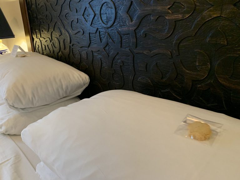 客室・ターンダウン後(クッキー)