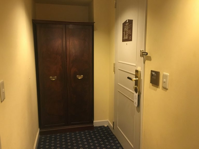 客室入口内観ドア