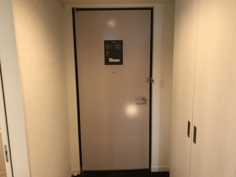 客室入口内観ドア
