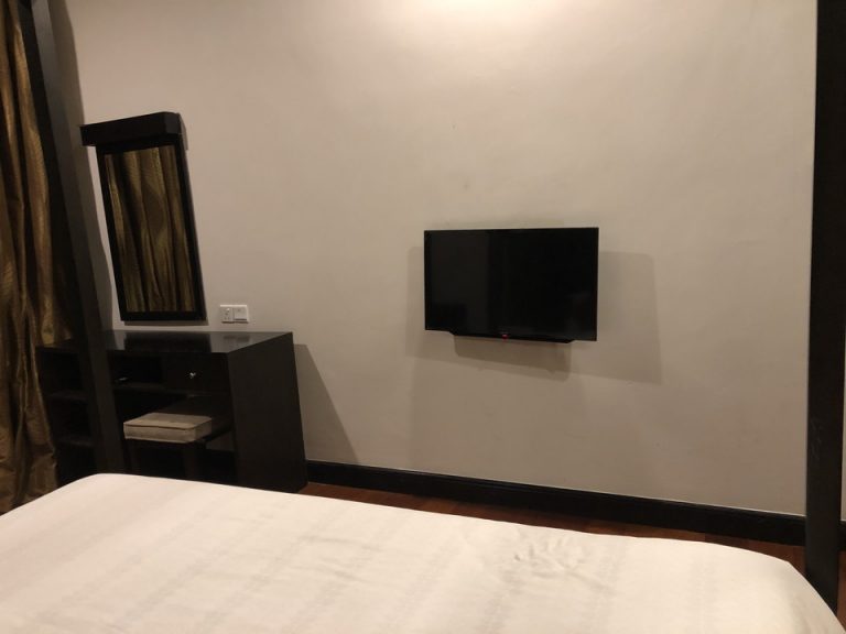 ベッドから テレビ