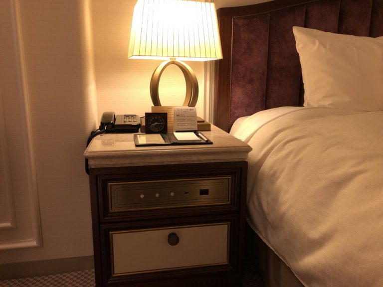 ベッドサイド(4)