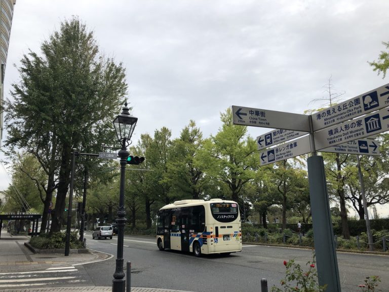 ホテル目の前はこの道挟んで山下公園