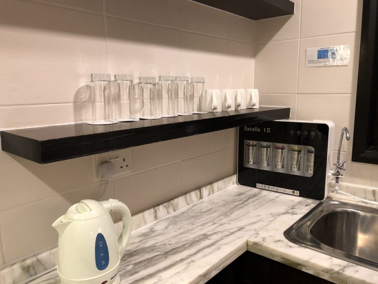 キッチンのコップ