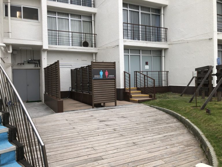 屋外のシャワー