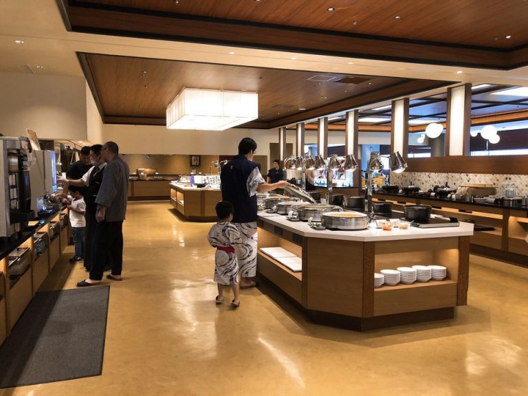 朝食会場は夕食会場と同じです