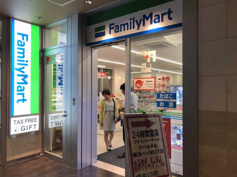 ジム、エステ側のコンビニ