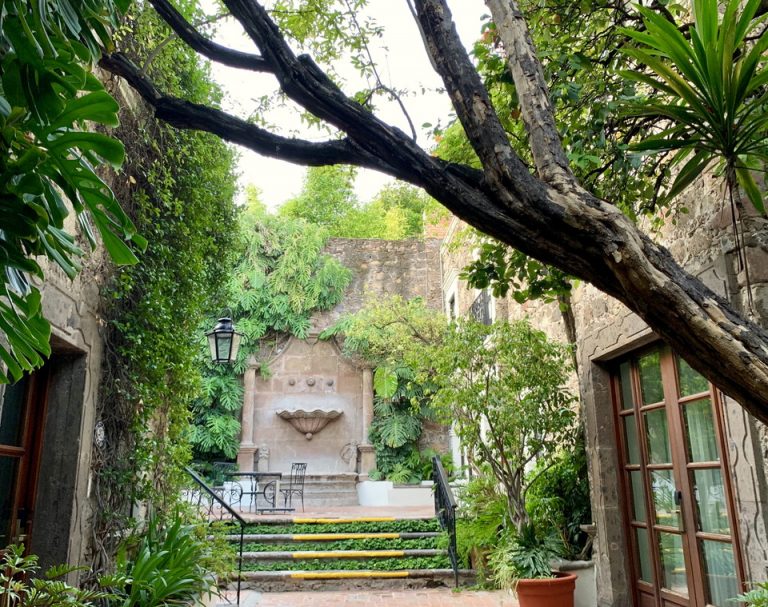 宿泊した客室のあるカサ フエンテ 建物の中庭