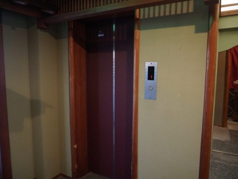 1階エレベーターホール