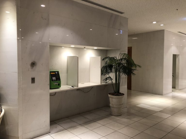 7Fロビーにある公衆電話