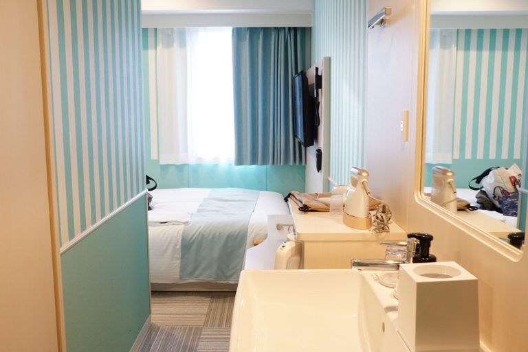 客室入口から室内方面