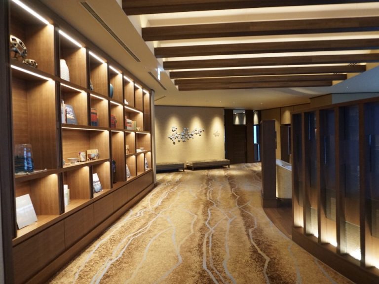 広々としたロビー