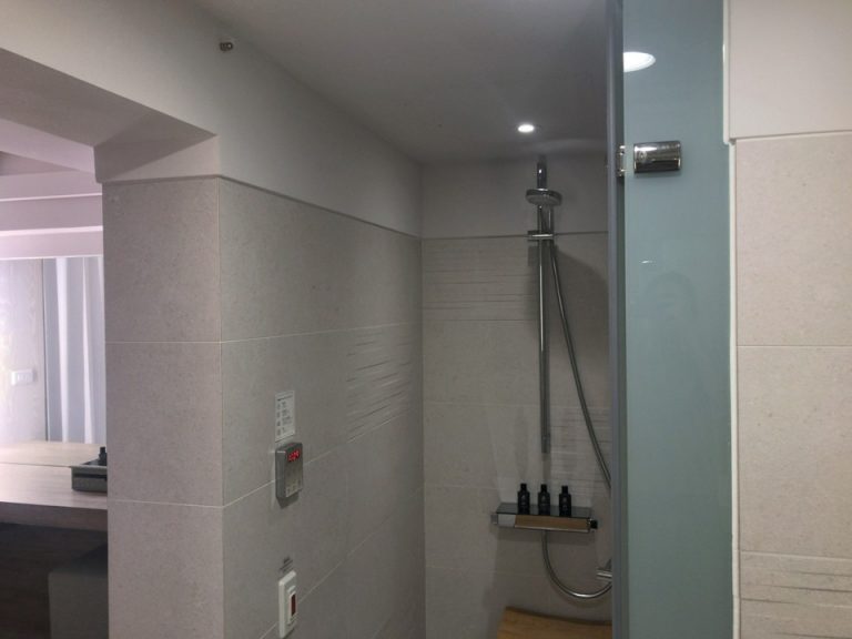 12階のシャワー室 (2)