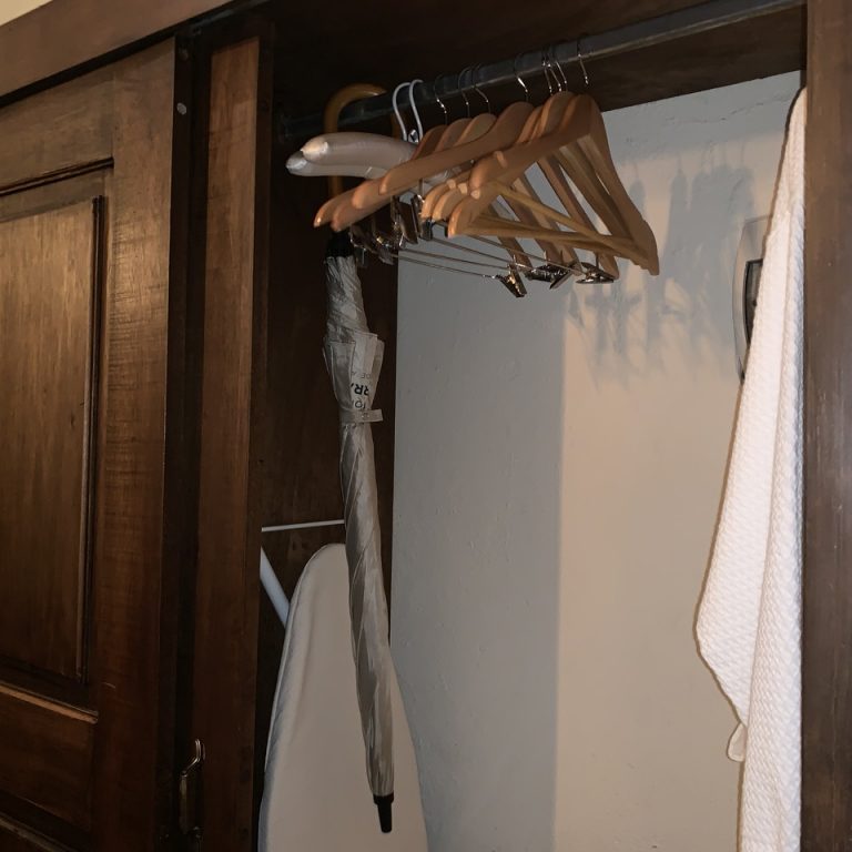 客室・クローゼット2