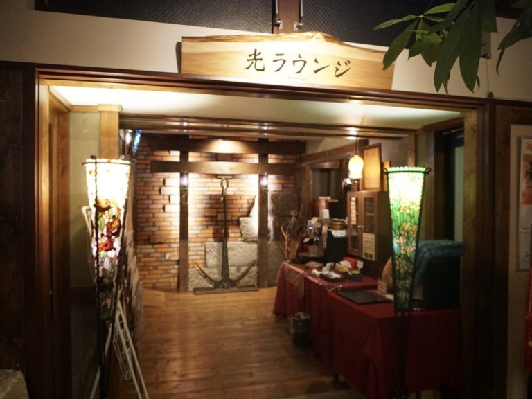 光ラウンジ入口