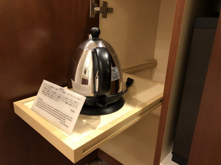 スライド式で取り出しやすい