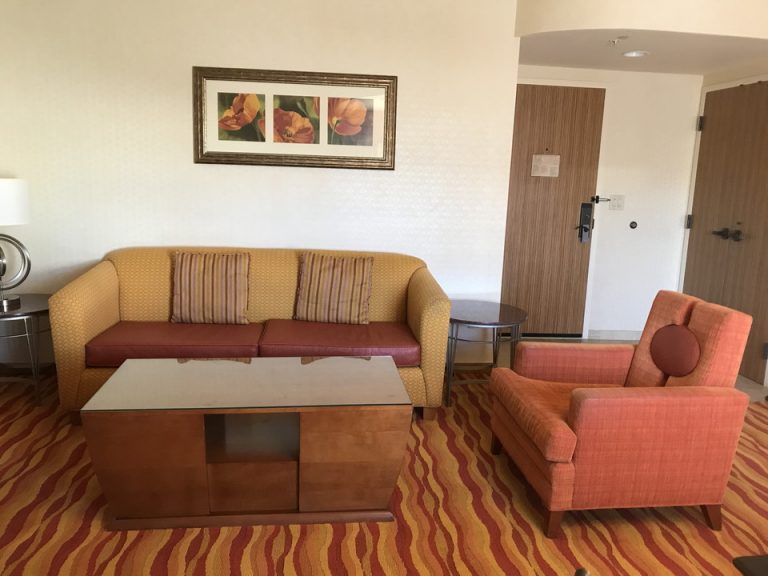 リビングスペース入り口にかけて