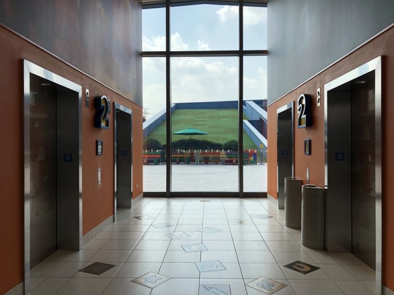 エレベーターボールフロント階_02