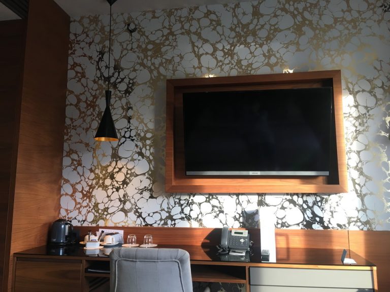 ベッドからのテレビ