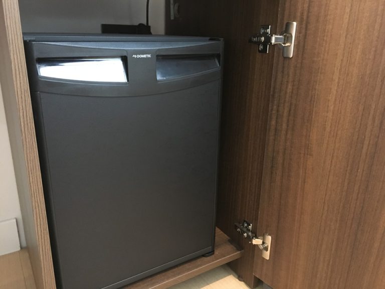 冷蔵庫(閉じている状態)