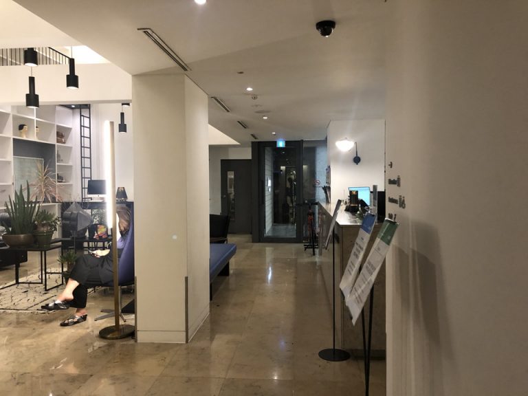 フロント・ロビー