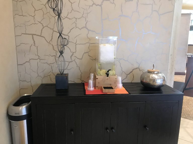 フロント前にはこのようにウォーターステーションが沢山あり、滞在客だけでなく一般の人も利用されていました。(多分アリゾナの法律?)