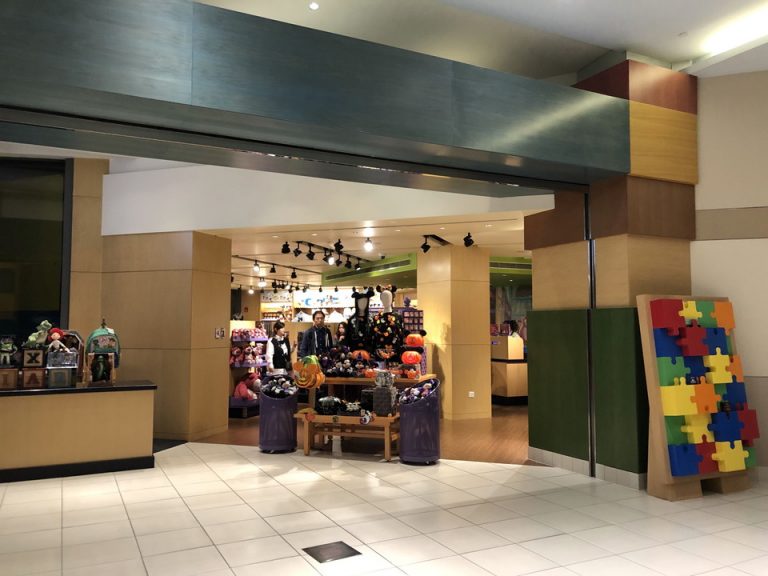 ショップ外観(ホテル中から)_01