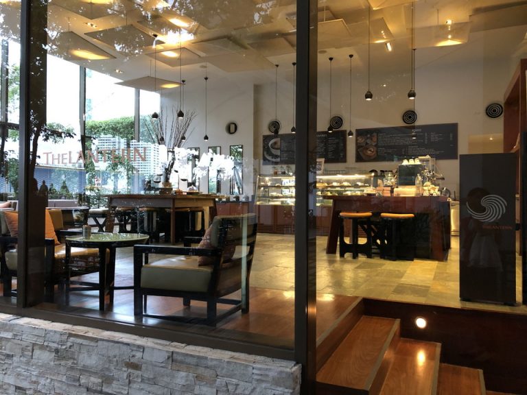 カフェ入口外観