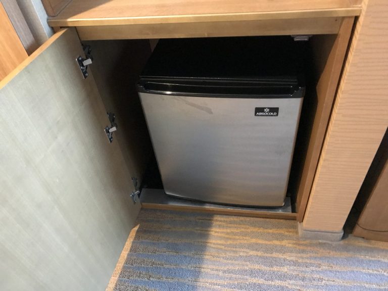 小さな冷蔵庫もありました