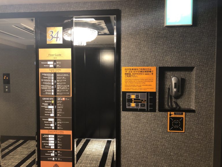 客室階エレベーターホール(2)
