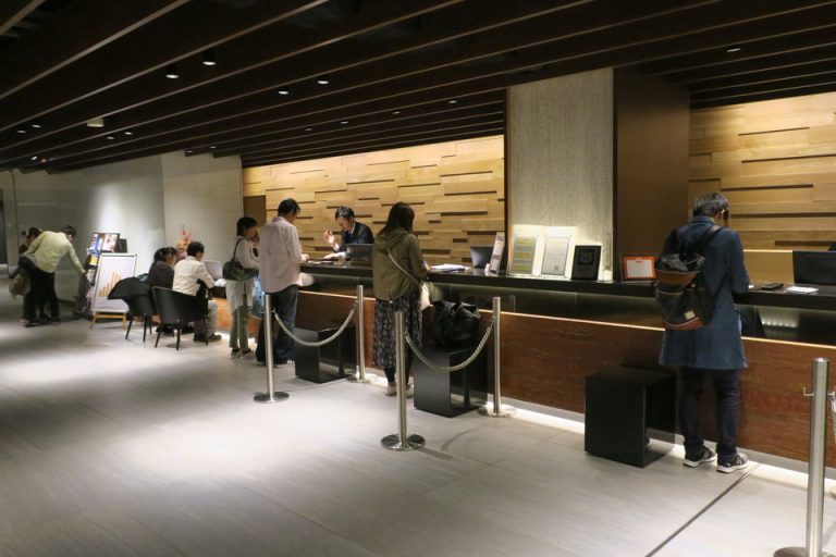 フロントカウンター1