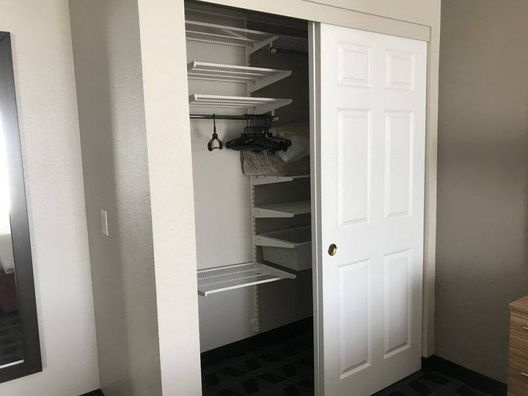 寝室クローゼット