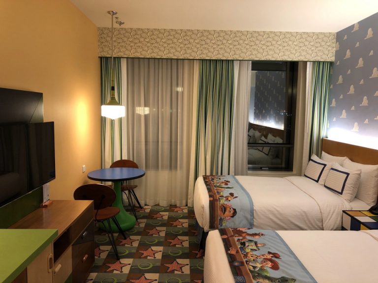 客室全体(窓際方向)_03