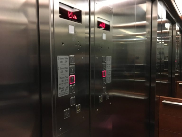 エレベーター階数ボタン