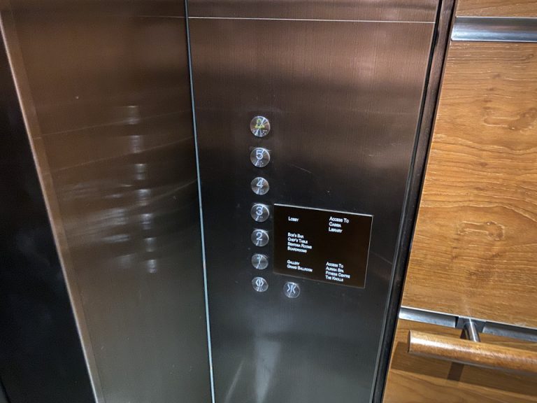 エレベーター階数ボタン