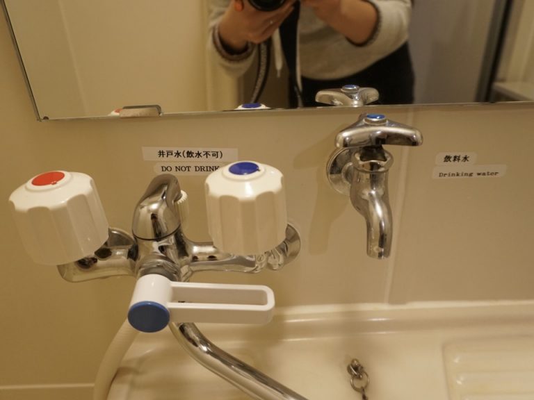 飲料水用の蛇口も