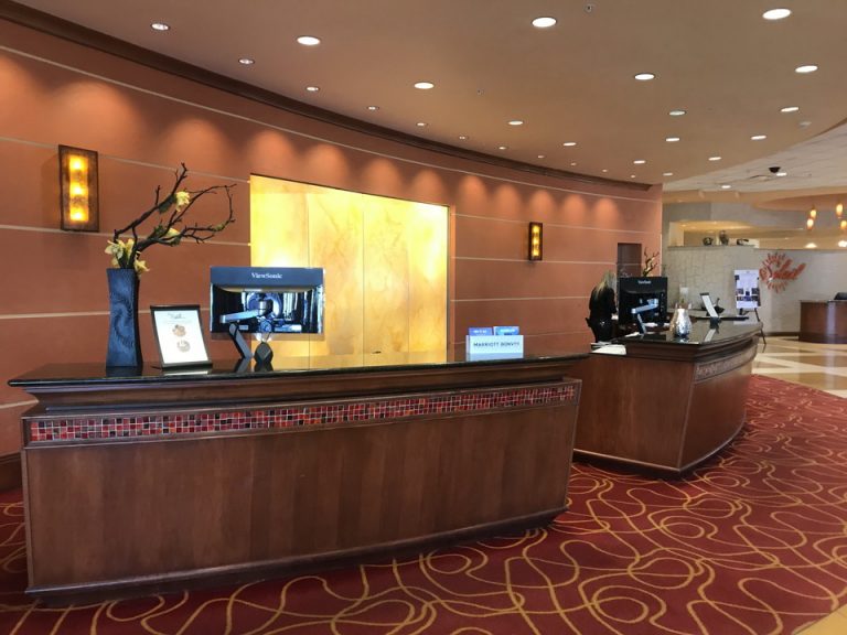 フロントチェックイン