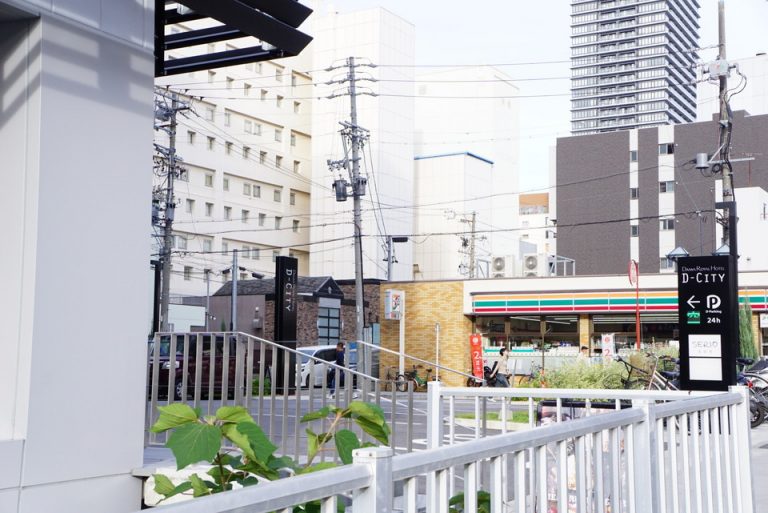 ホテル駐車場入口