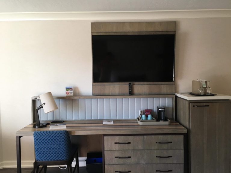 ベッド方向からTV