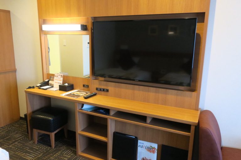 ベッド方向からTV