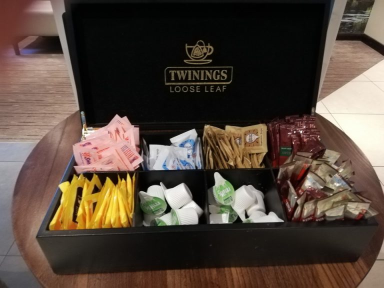 フロントに設置されてたシュガー&ミルク等