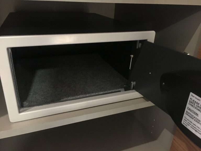 セーフティーボックス(開けている状態)