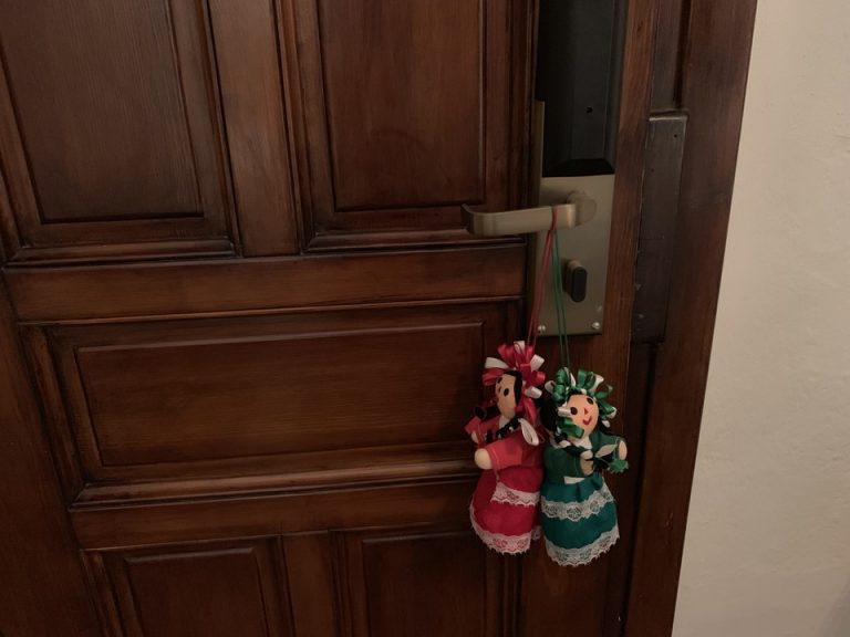 客室・ドアサイン人形