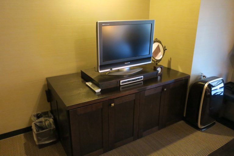 ベッド方向からTV2