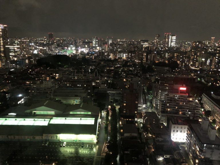 夜景 下はテニスセンターとゴルフセンター