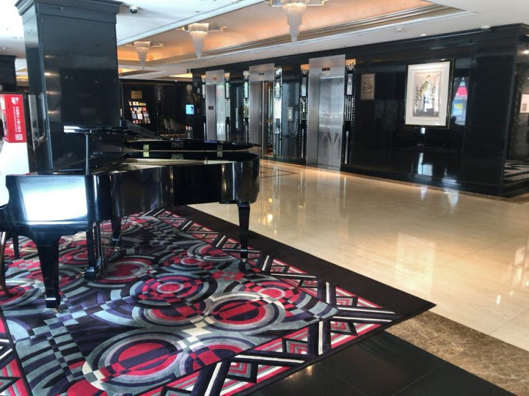 1階エレベーターホール