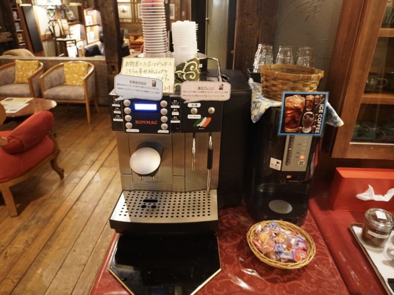 光ラウンジのカフェのドリップ式コーヒー